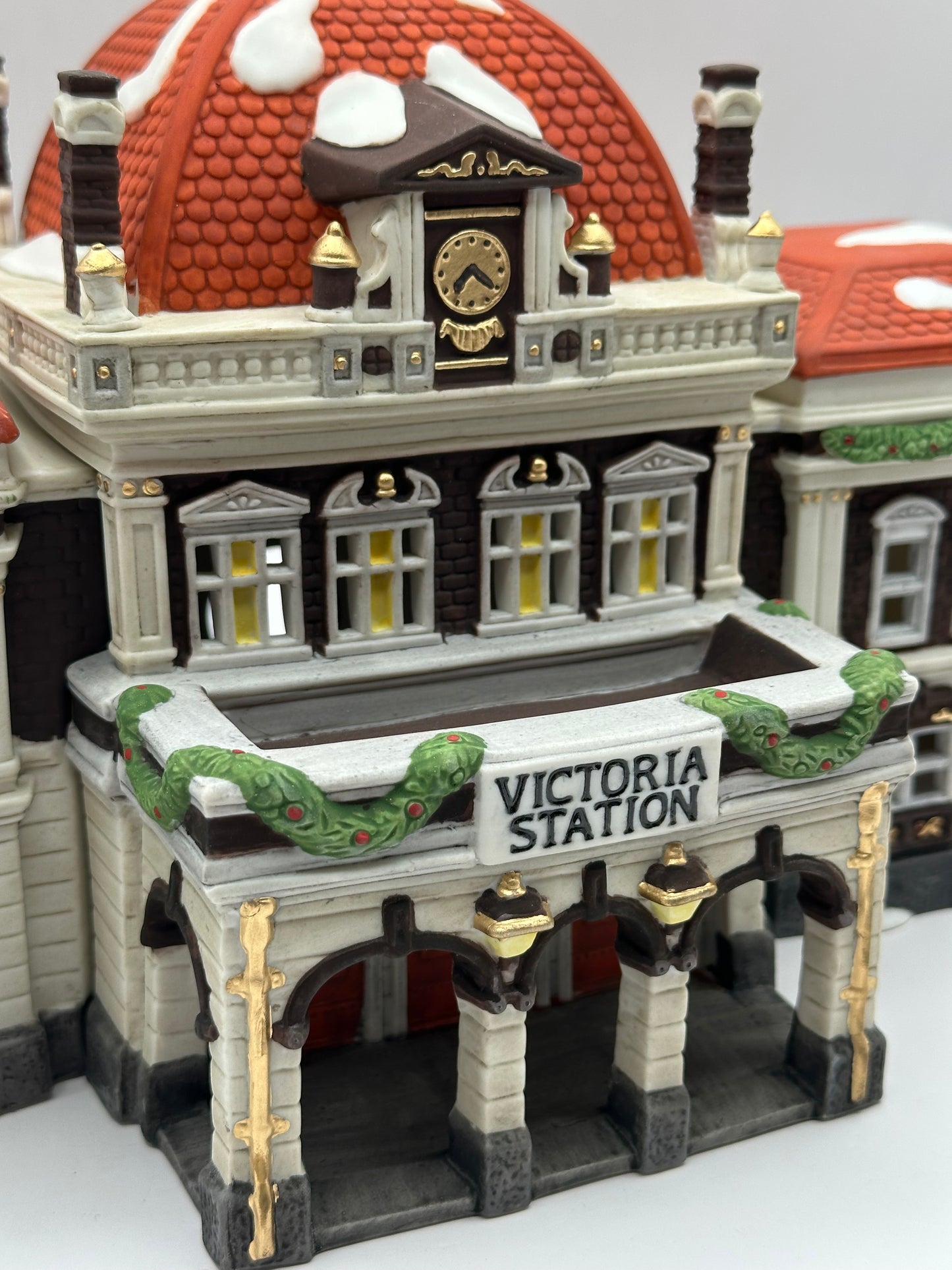 Department 56 - Victoria Station - Dickens' Village