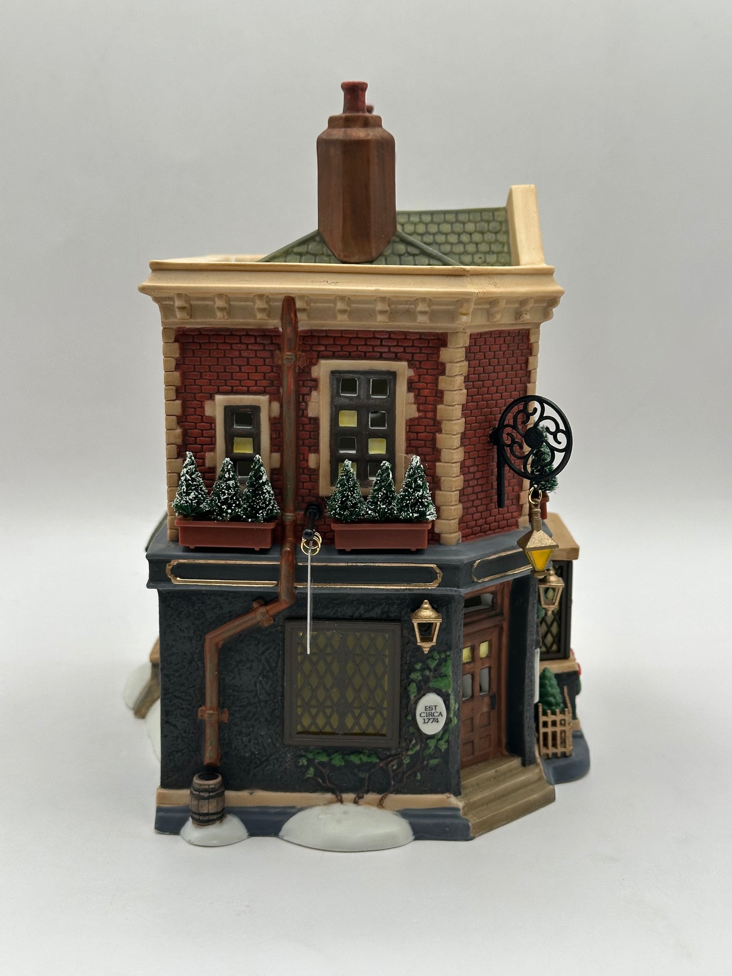 Department 56 - The Horse and Hound Pub - Dickens' Village