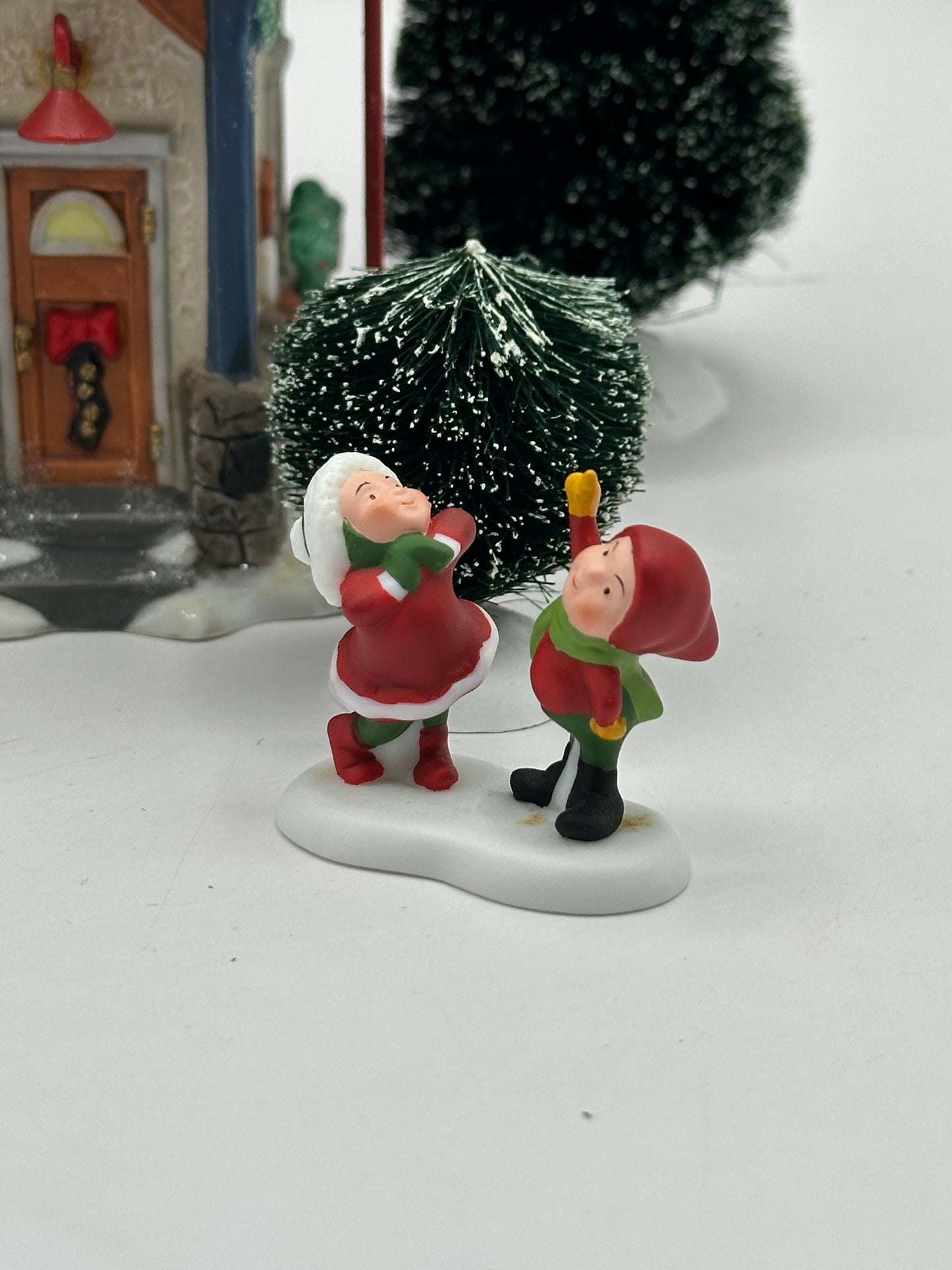 Department 56 - Santa's Reindeer Rides - North Pole Series