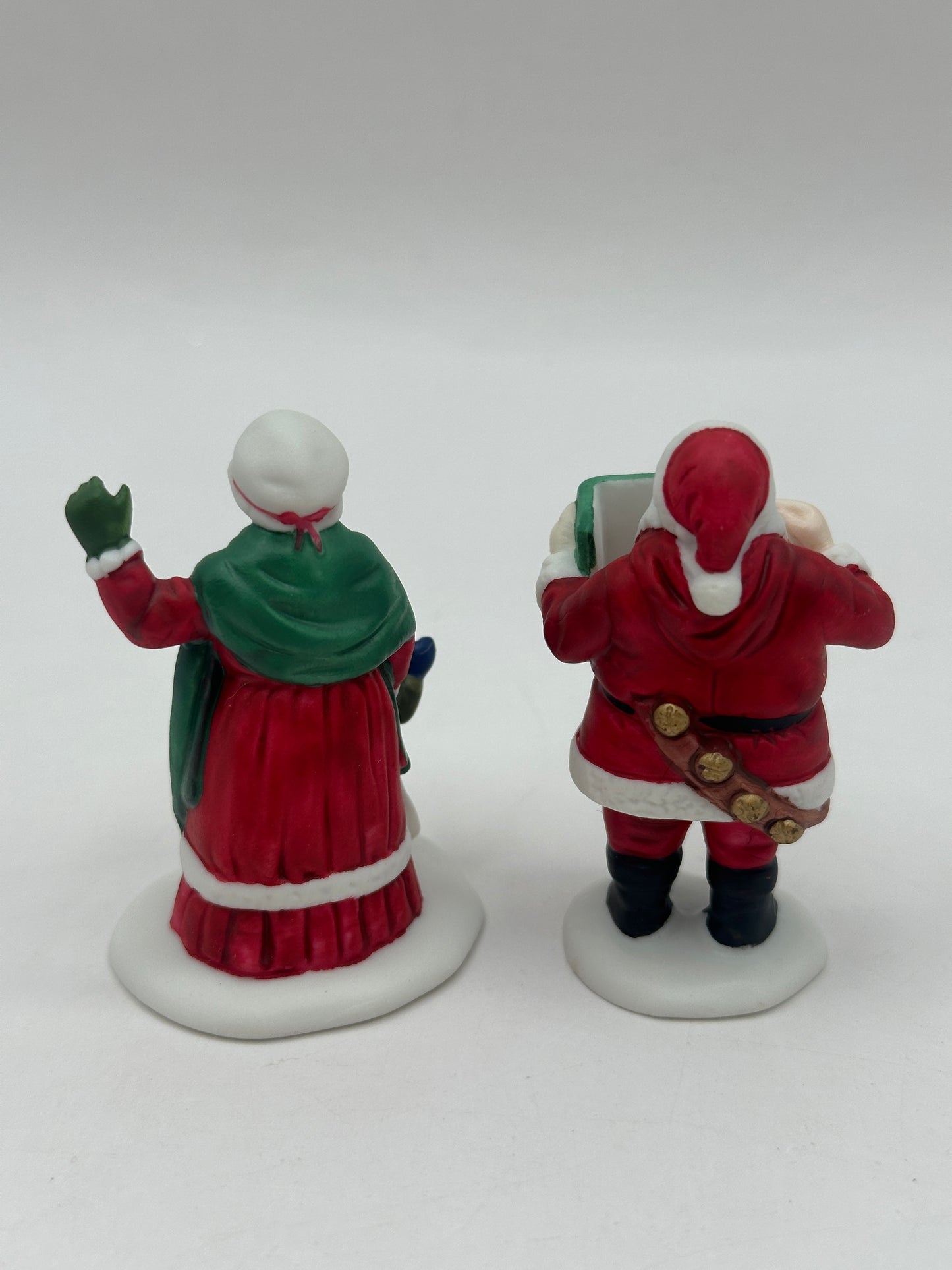 Department 56 - Santa & Mrs. Claus - North Pole Series