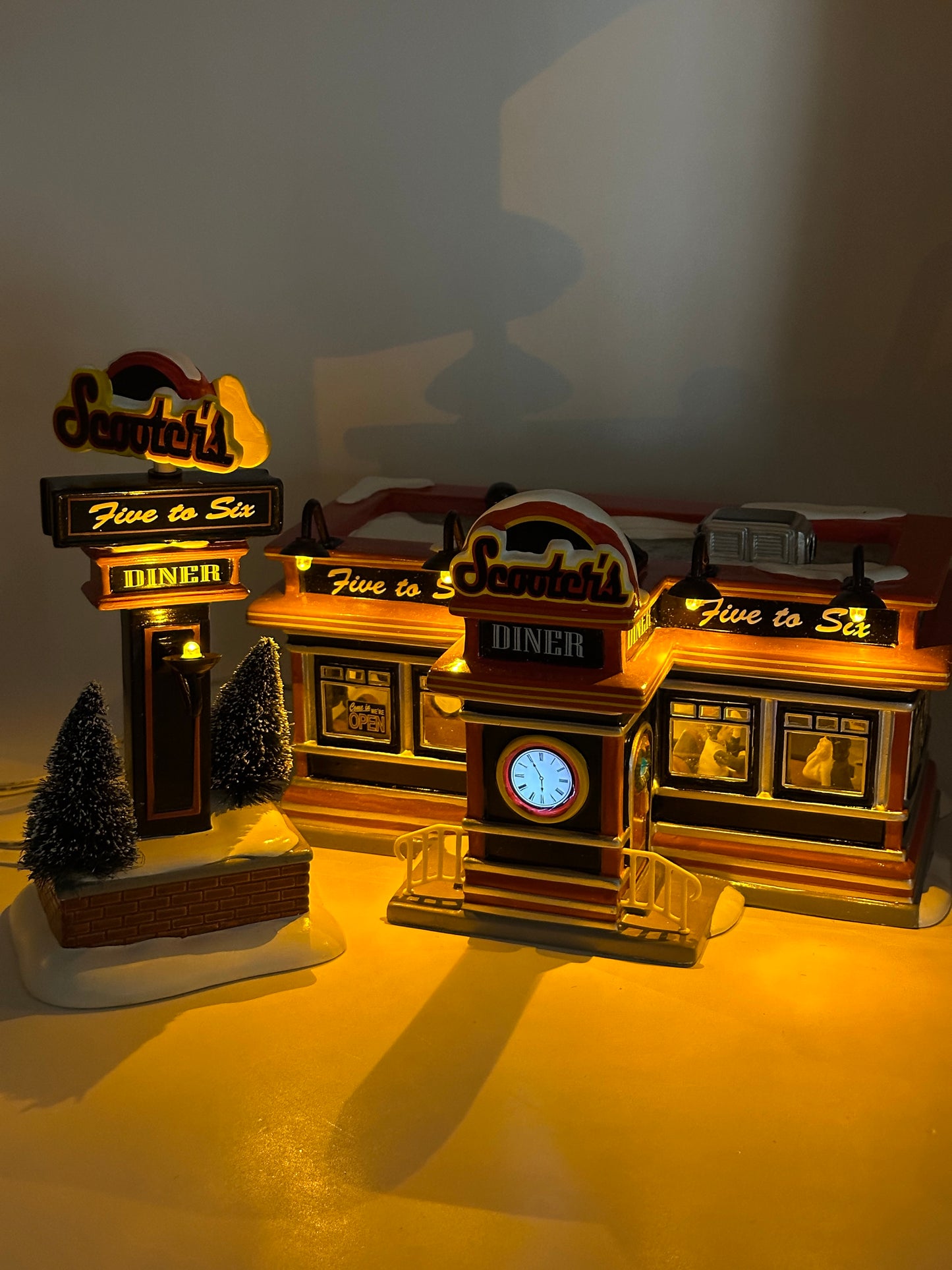 Department 56 - Scooter's Diner - Original Snow Village