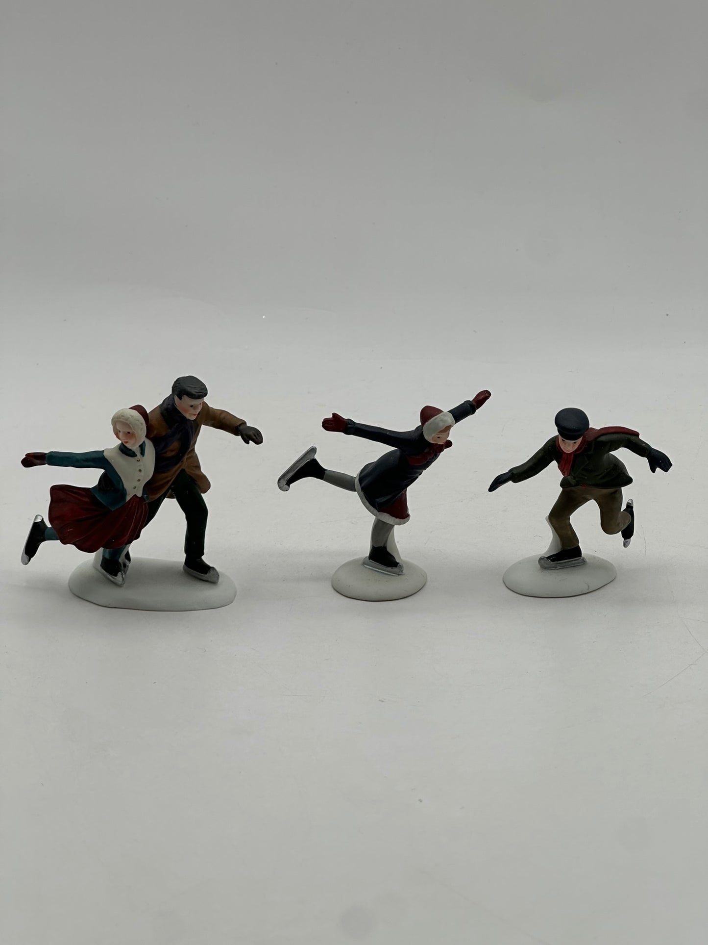 Department 56 - Skating Party - New England Village