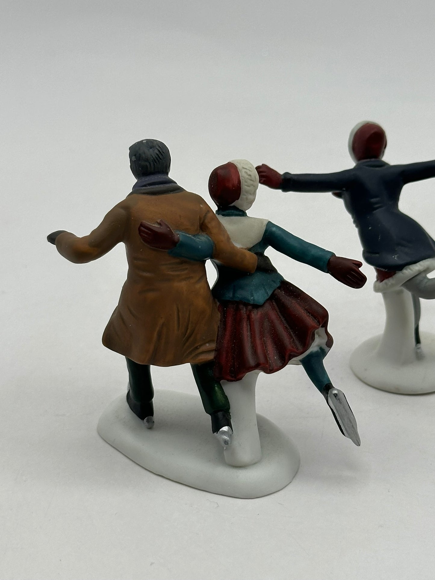 Department 56 - Skating Party - New England Village