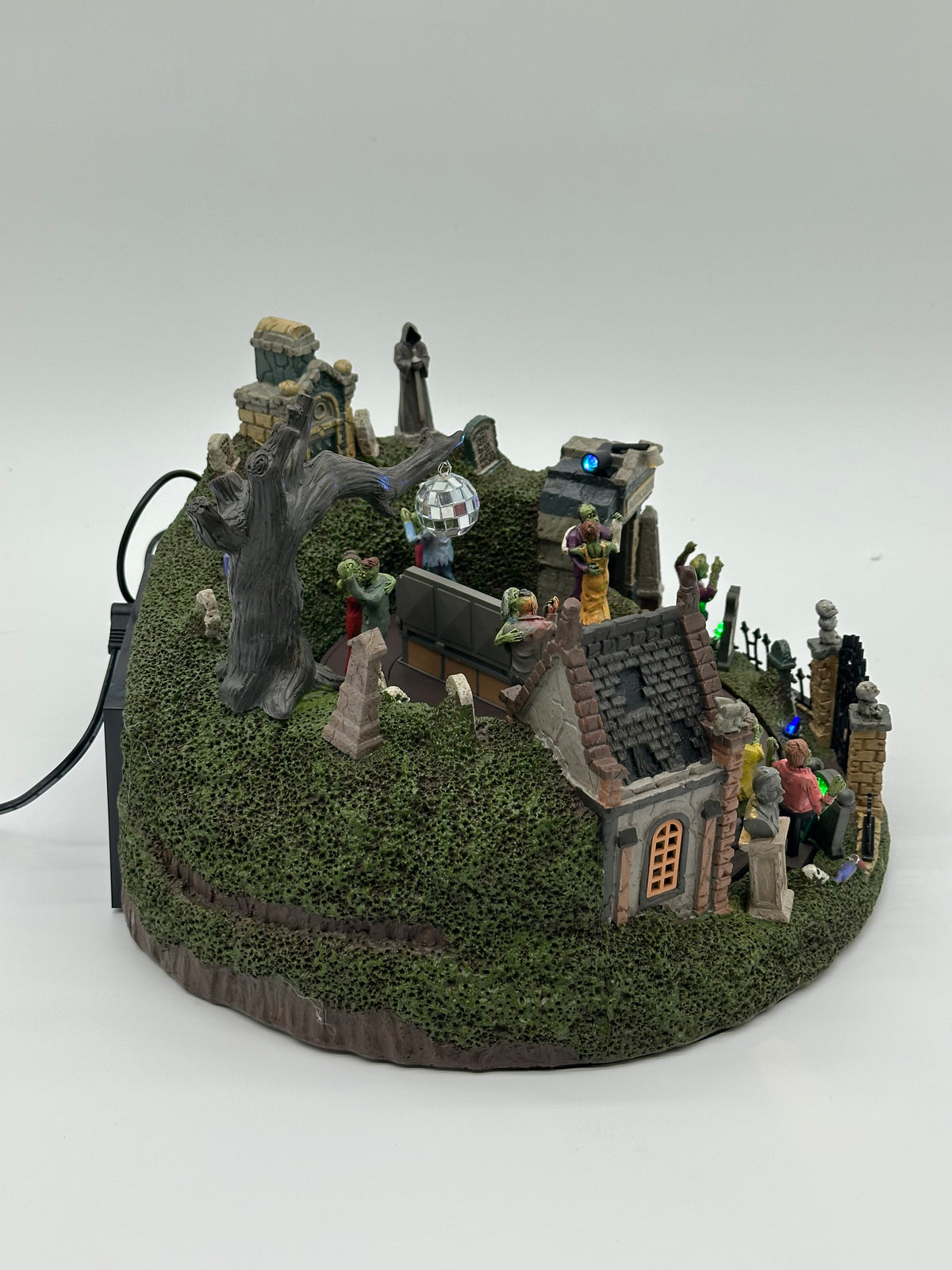 Lemax Spooky Town - Graveyard Party